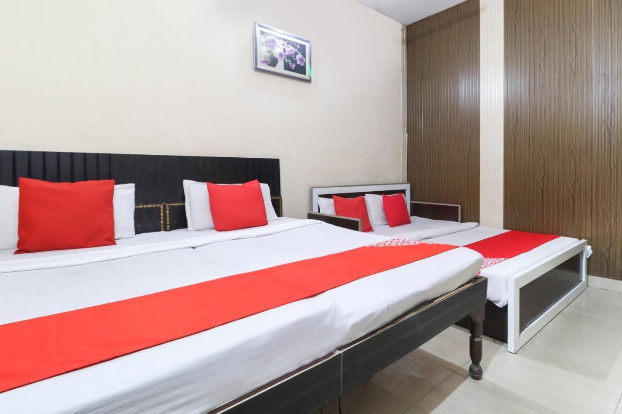 Oyo 12259 Radha Krishan Home Stay Amritsar Exterior foto
